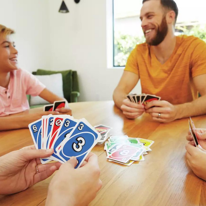 UNO Classic Family Card Game - Ideal for Kids & Adults, Perfect for Family Game Nights & Travel, Great Gift for Ages 7+, 2-10 Players